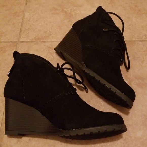 BRAND NEW W/TAG BOOTS!! - Picture 3 of 8